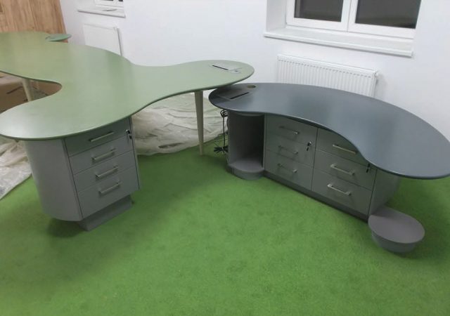 Moderní kancelářský stůl