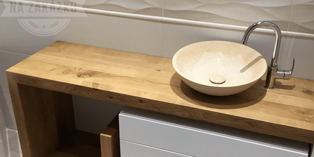Dřevený stolek do koupelny